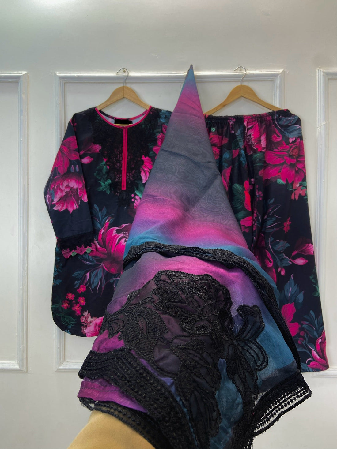 Dreamy Bloom Embroidered 3PC (Bana Dora Silk) D-310